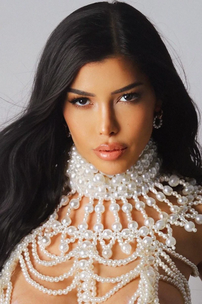 Adriana escort in Dubai