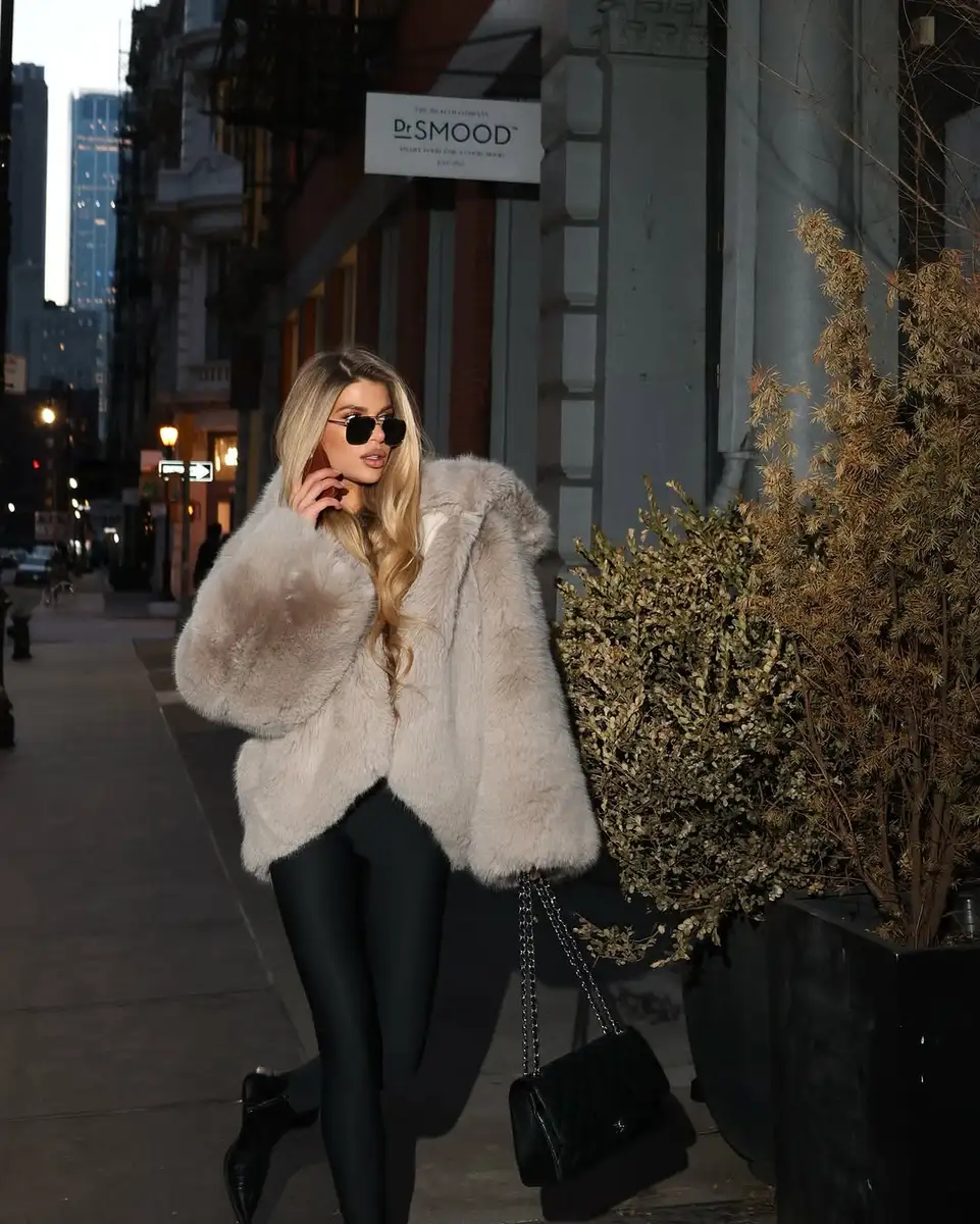 Evelyn escort in Dubai