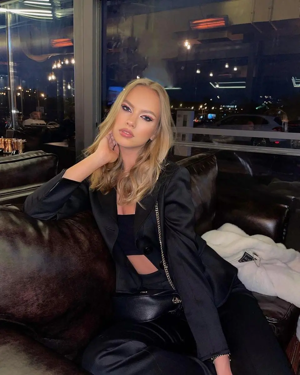 Francesca escort in Dubai