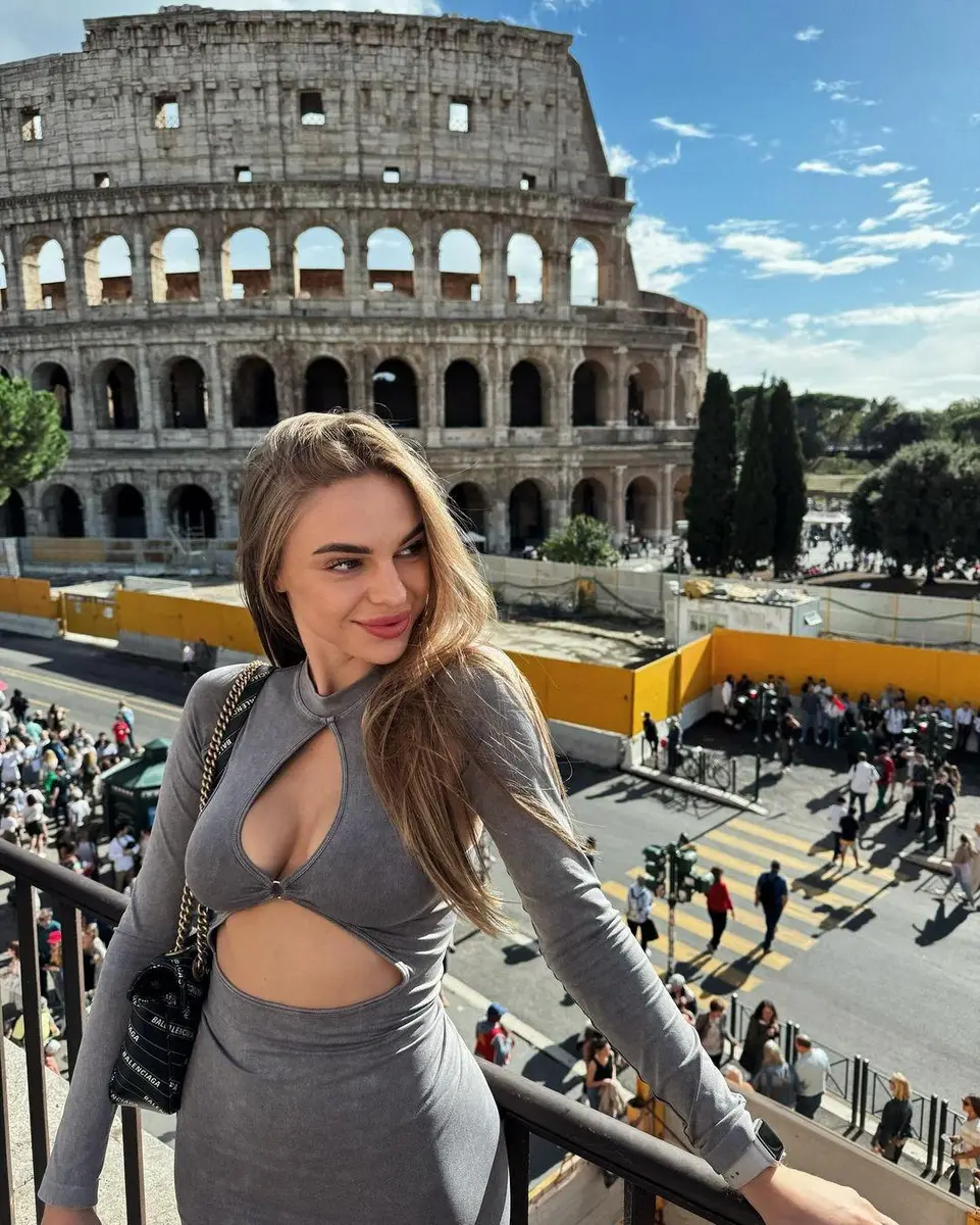 Phoenix escort in Dubai