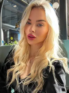 Zoelle escort in Dubai